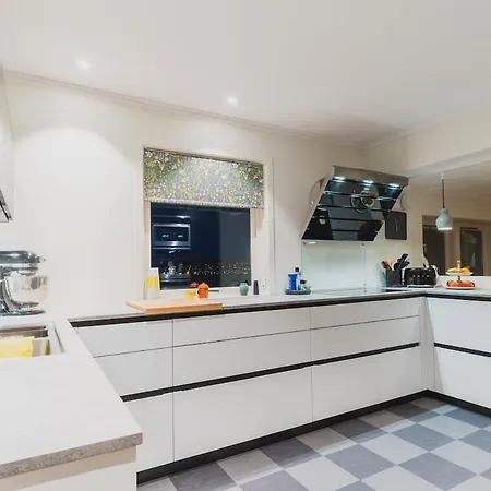 Big House With A Wonderful View Apartman *