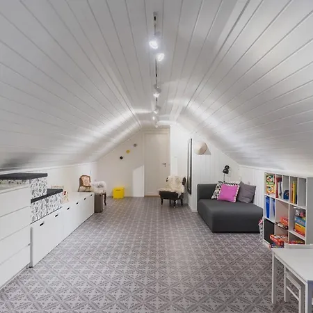 Big House With A Wonderful View ترومسو