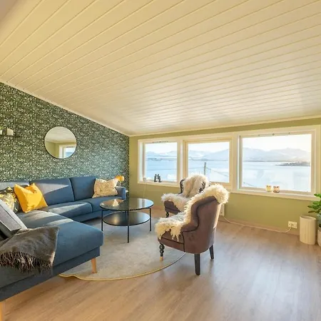 Big House With A Wonderful View شقة