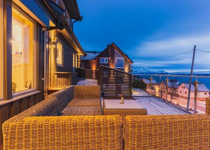 Big House With A Wonderful View דירה