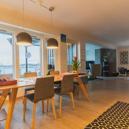Big House With A Wonderful View * 特罗姆瑟