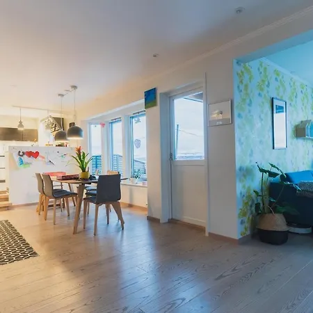 Big House With A Wonderful View * 特罗姆瑟